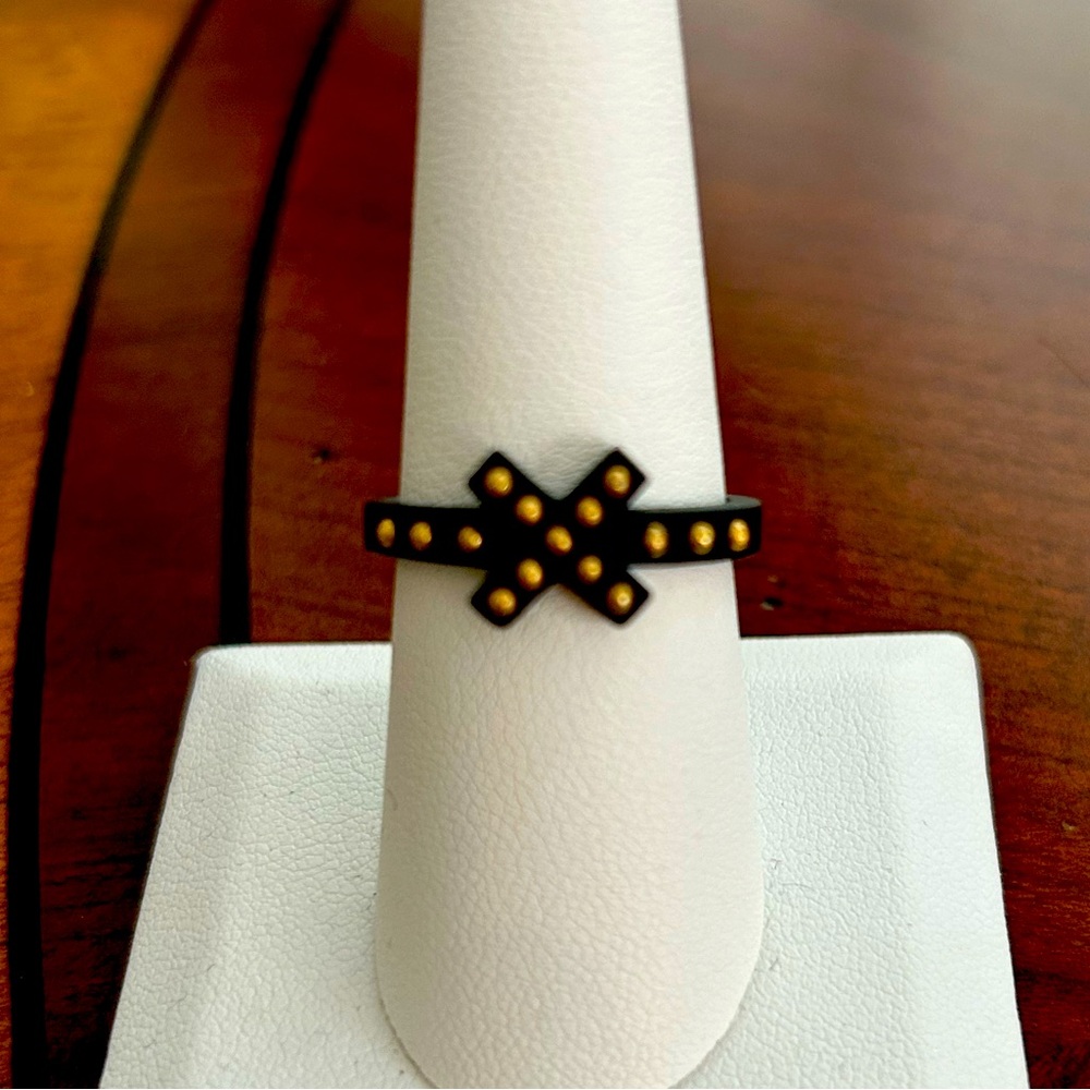 India Hicks black X cocktail ring. Size M good condition non smoking home